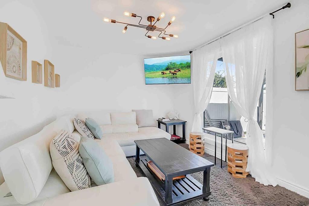Belle River 2 Bedroom Getaway On The River/Close To Marina מראה חיצוני תמונה