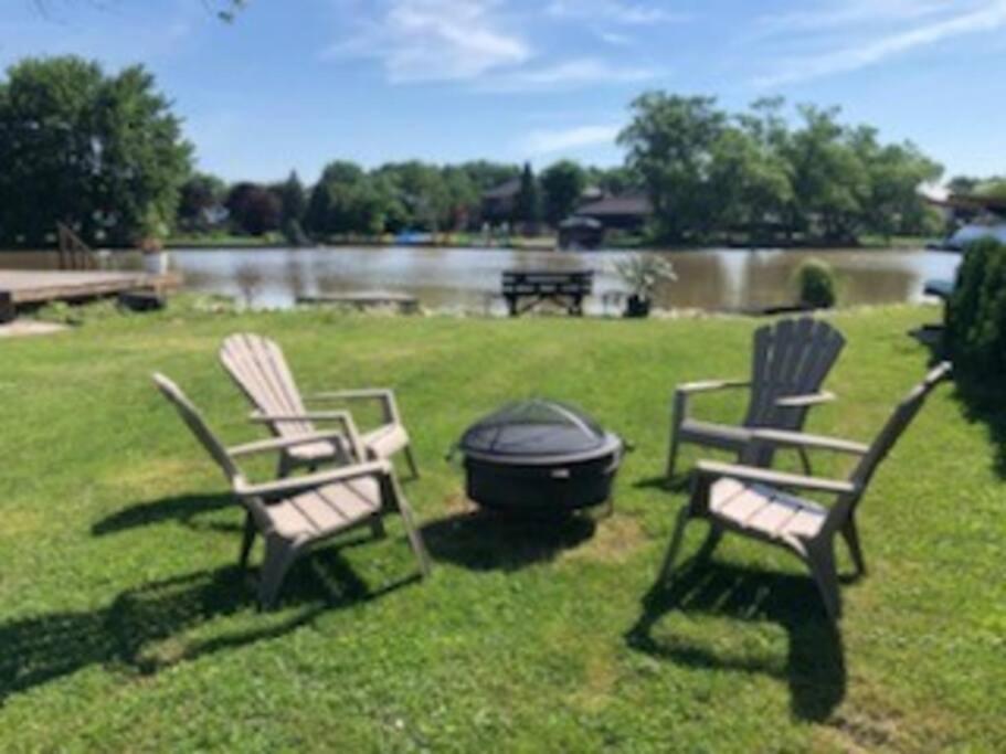 Belle River 2 Bedroom Getaway On The River/Close To Marina מראה חיצוני תמונה
