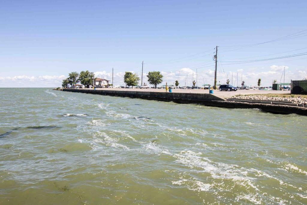 Belle River 2 Bedroom Getaway On The River/Close To Marina מראה חיצוני תמונה