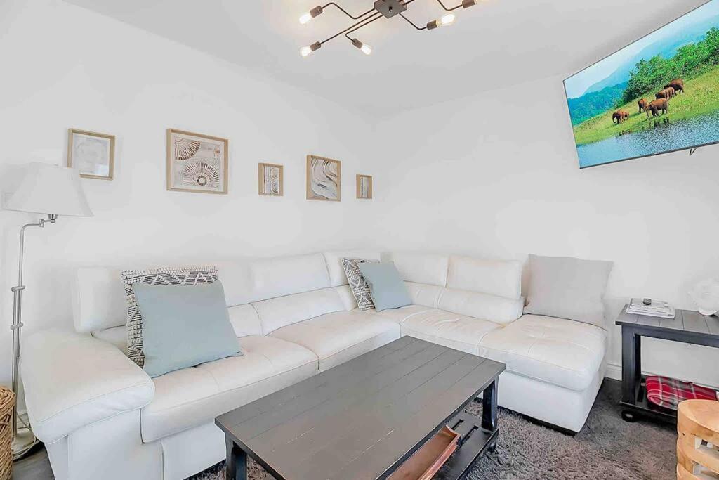 Belle River 2 Bedroom Getaway On The River/Close To Marina מראה חיצוני תמונה